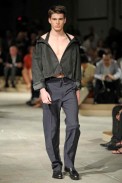 desfiles-prada-milaoverao2009menrtw-101