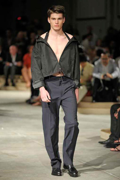 desfiles-prada-milaoverao2009menrtw-101