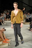 desfiles-prada-milaoverao2009menrtw-103