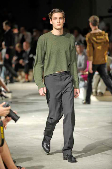 desfiles-prada-milaoverao2009menrtw-104