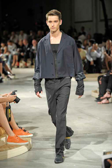 desfiles-prada-milaoverao2009menrtw-108