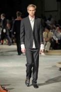desfiles-prada-milaoverao2009menrtw-111
