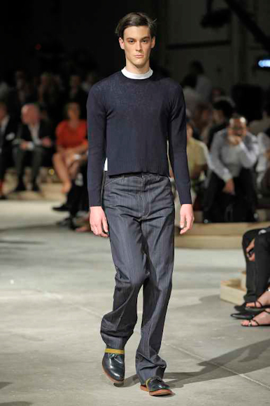 desfiles-prada-milaoverao2009menrtw-117