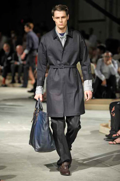 desfiles-prada-milaoverao2009menrtw-122