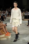 desfiles-prada-milaoverao2009menrtw-127