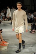 desfiles-prada-milaoverao2009menrtw-128