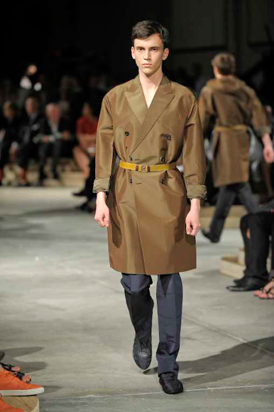 desfiles-prada-milaoverao2009menrtw-132