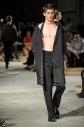 desfiles-prada-milaoverao2009menrtw-135