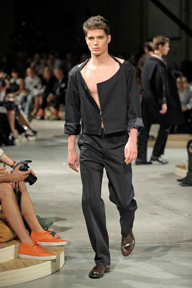 desfiles-prada-milaoverao2009menrtw-136