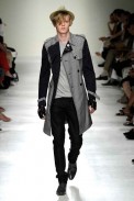 desfiles-moschino-milaoverao2009menrtw-100