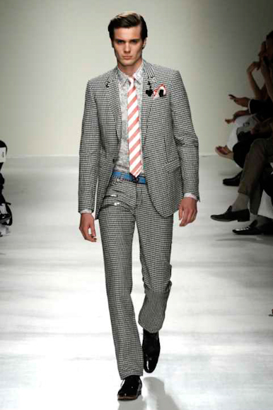 desfiles-moschino-milaoverao2009menrtw-101