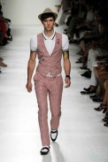 desfiles-moschino-milaoverao2009menrtw-106
