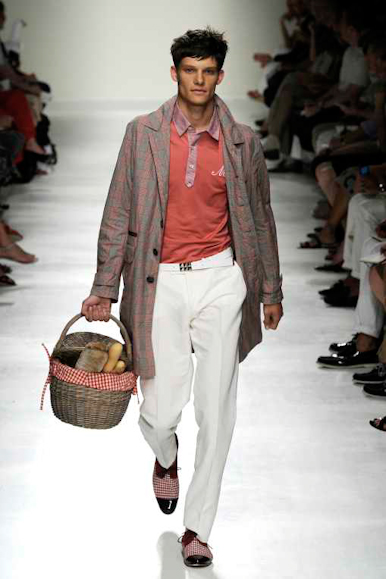 desfiles-moschino-milaoverao2009menrtw-107