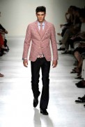 desfiles-moschino-milaoverao2009menrtw-111