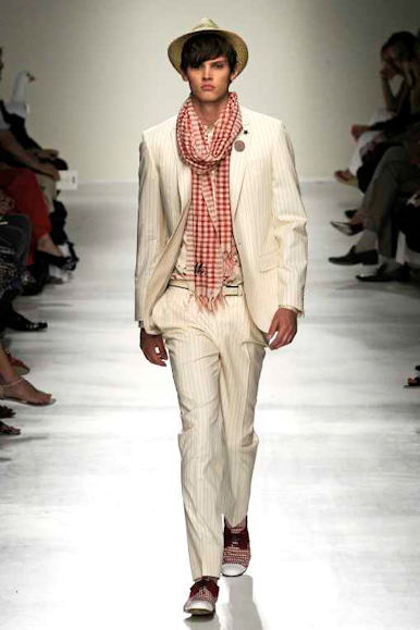 desfiles-moschino-milaoverao2009menrtw-112