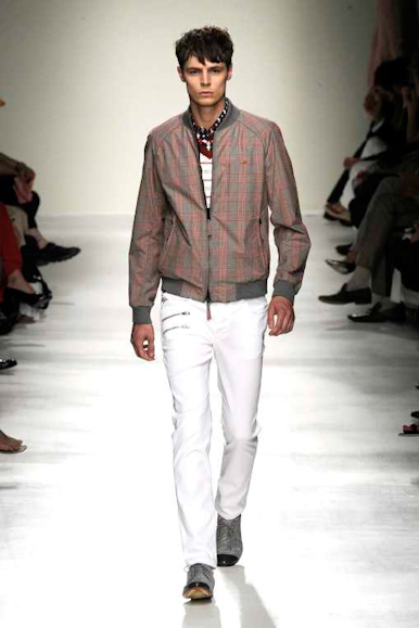 desfiles-moschino-milaoverao2009menrtw-114