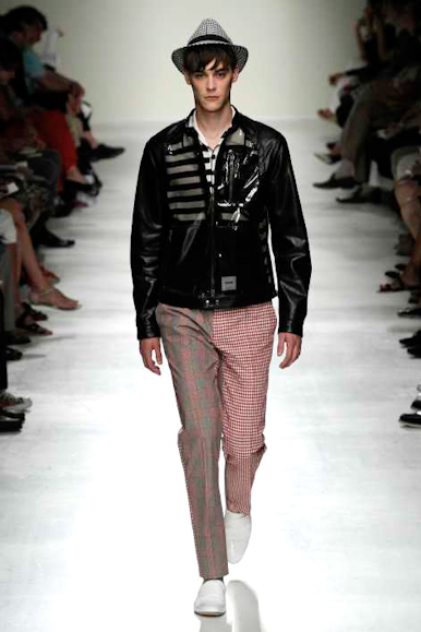 desfiles-moschino-milaoverao2009menrtw-115