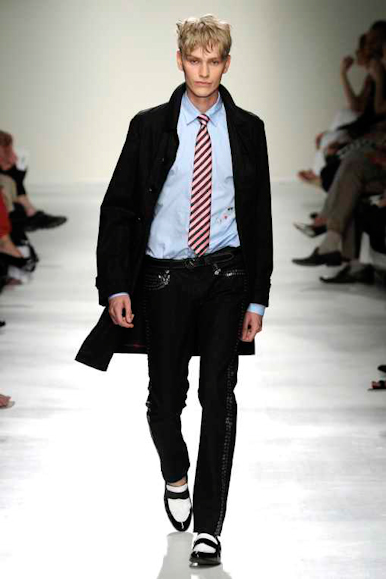 desfiles-moschino-milaoverao2009menrtw-116