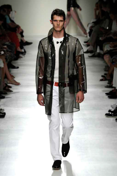 desfiles-moschino-milaoverao2009menrtw-117