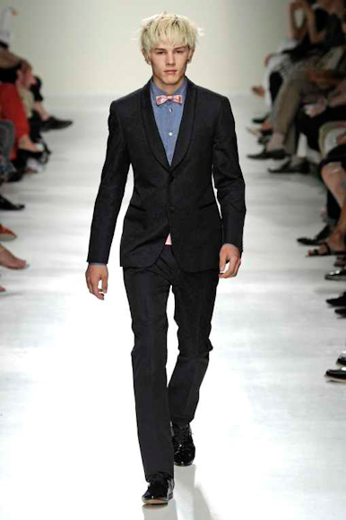 desfiles-moschino-milaoverao2009menrtw-119