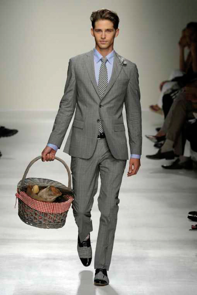 desfiles-moschino-milaoverao2009menrtw-121