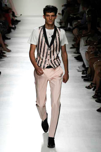 desfiles-moschino-milaoverao2009menrtw-125