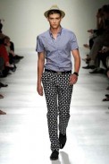 desfiles-moschino-milaoverao2009menrtw-127