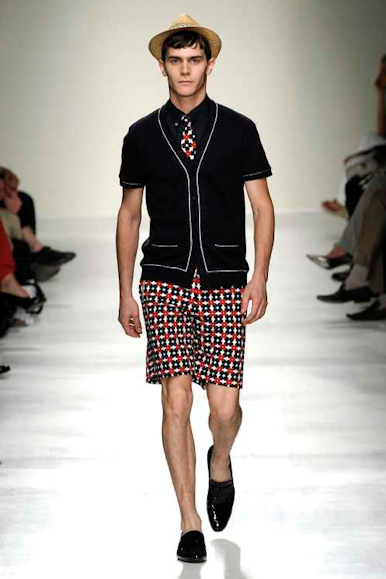 desfiles-moschino-milaoverao2009menrtw-130