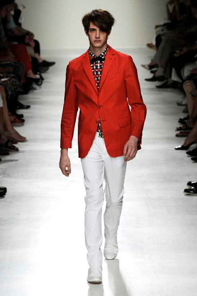 desfiles-moschino-milaoverao2009menrtw-132