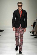 desfiles-moschino-milaoverao2009menrtw-133