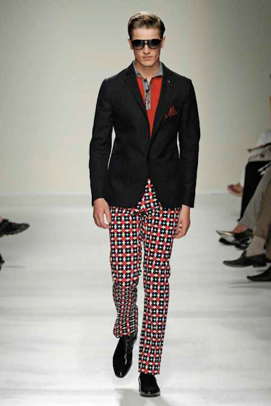 desfiles-moschino-milaoverao2009menrtw-133