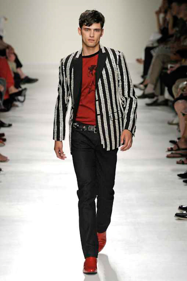 desfiles-moschino-milaoverao2009menrtw-136