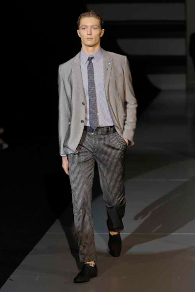 desfiles-emporioarmani-milaoverao2009menrtw-102