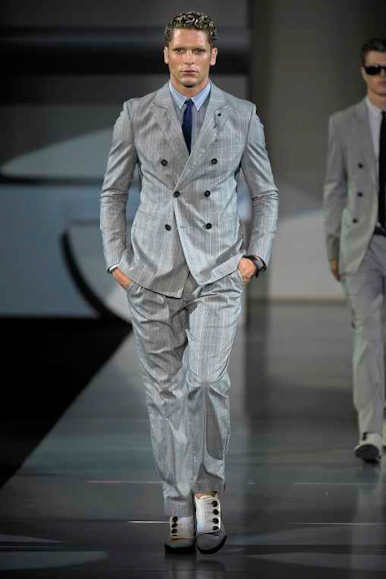 desfiles-emporioarmani-milaoverao2009menrtw-103