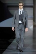 desfiles-emporioarmani-milaoverao2009menrtw-106