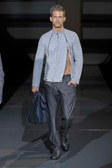 desfiles-emporioarmani-milaoverao2009menrtw-108