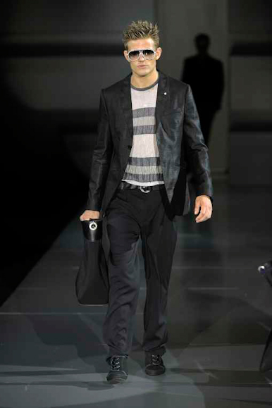 desfiles-emporioarmani-milaoverao2009menrtw-113