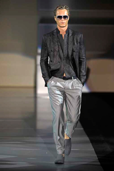 desfiles-emporioarmani-milaoverao2009menrtw-114