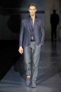 desfiles-emporioarmani-milaoverao2009menrtw-115