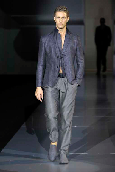 desfiles-emporioarmani-milaoverao2009menrtw-115