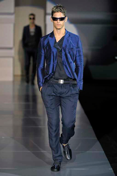 desfiles-emporioarmani-milaoverao2009menrtw-117