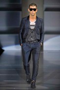 desfiles-emporioarmani-milaoverao2009menrtw-118