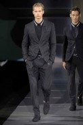 desfiles-emporioarmani-milaoverao2009menrtw-120