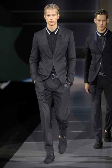 desfiles-emporioarmani-milaoverao2009menrtw-120