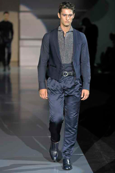 desfiles-emporioarmani-milaoverao2009menrtw-122