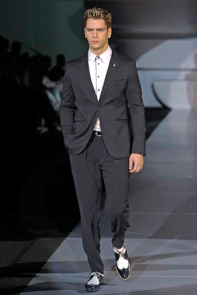 desfiles-emporioarmani-milaoverao2009menrtw-126