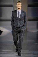 desfiles-emporioarmani-milaoverao2009menrtw-127