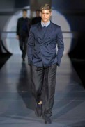 desfiles-emporioarmani-milaoverao2009menrtw-128