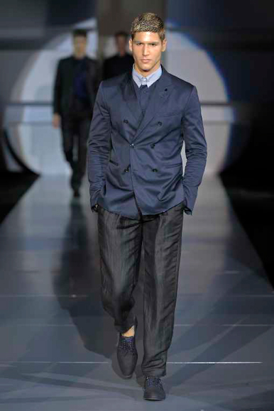 desfiles-emporioarmani-milaoverao2009menrtw-128