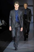 desfiles-emporioarmani-milaoverao2009menrtw-129